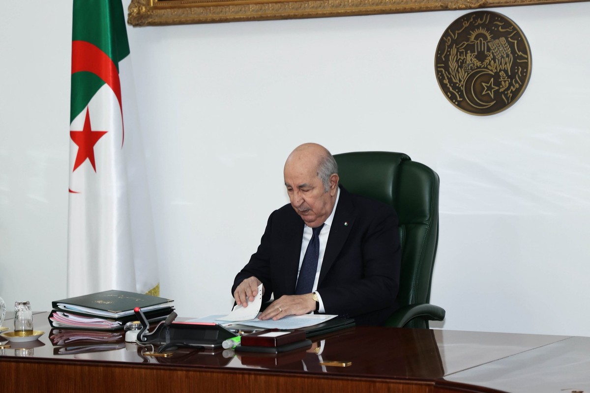 الرئيس تبون يخطط لتعزيز الفعل السياسي عبر اعادة هكيلة المشهد الحزبي