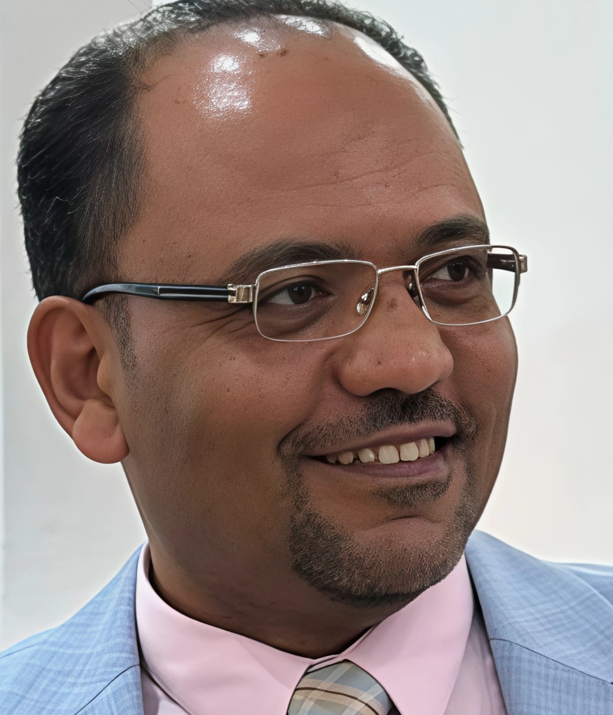 الروائي المصري حسين أبو السباع 