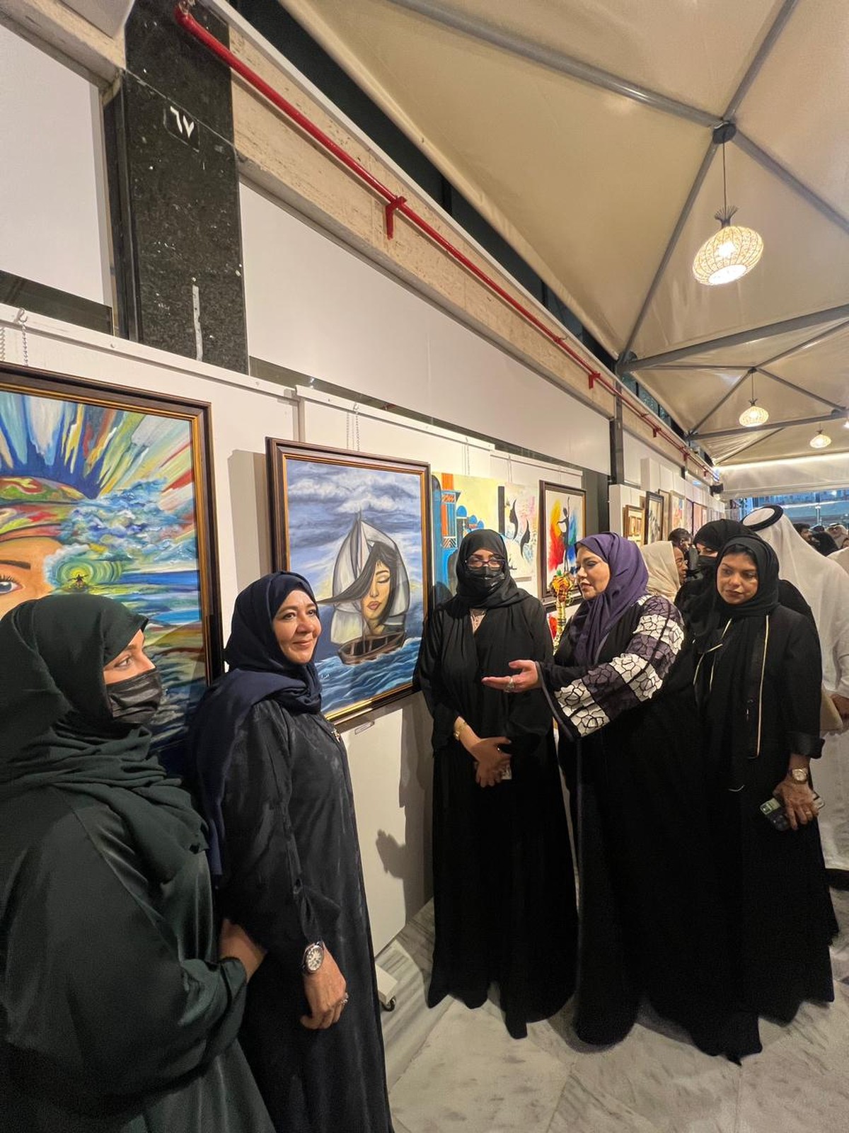 مجالات فنون متنوعة تحت سقف واحد