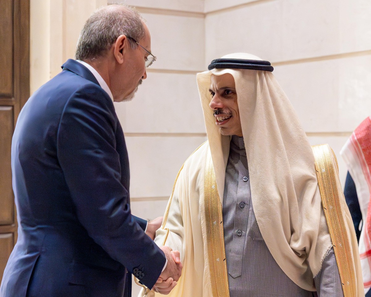 تنسيق وتشاور بين عمان والرياض في مختلف المجالات