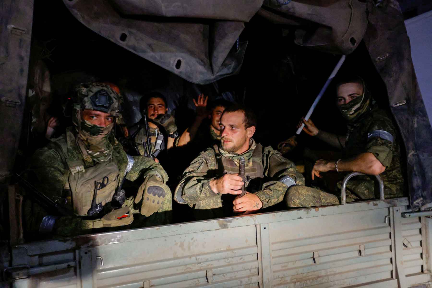 Thousands wishing to join Russian forces