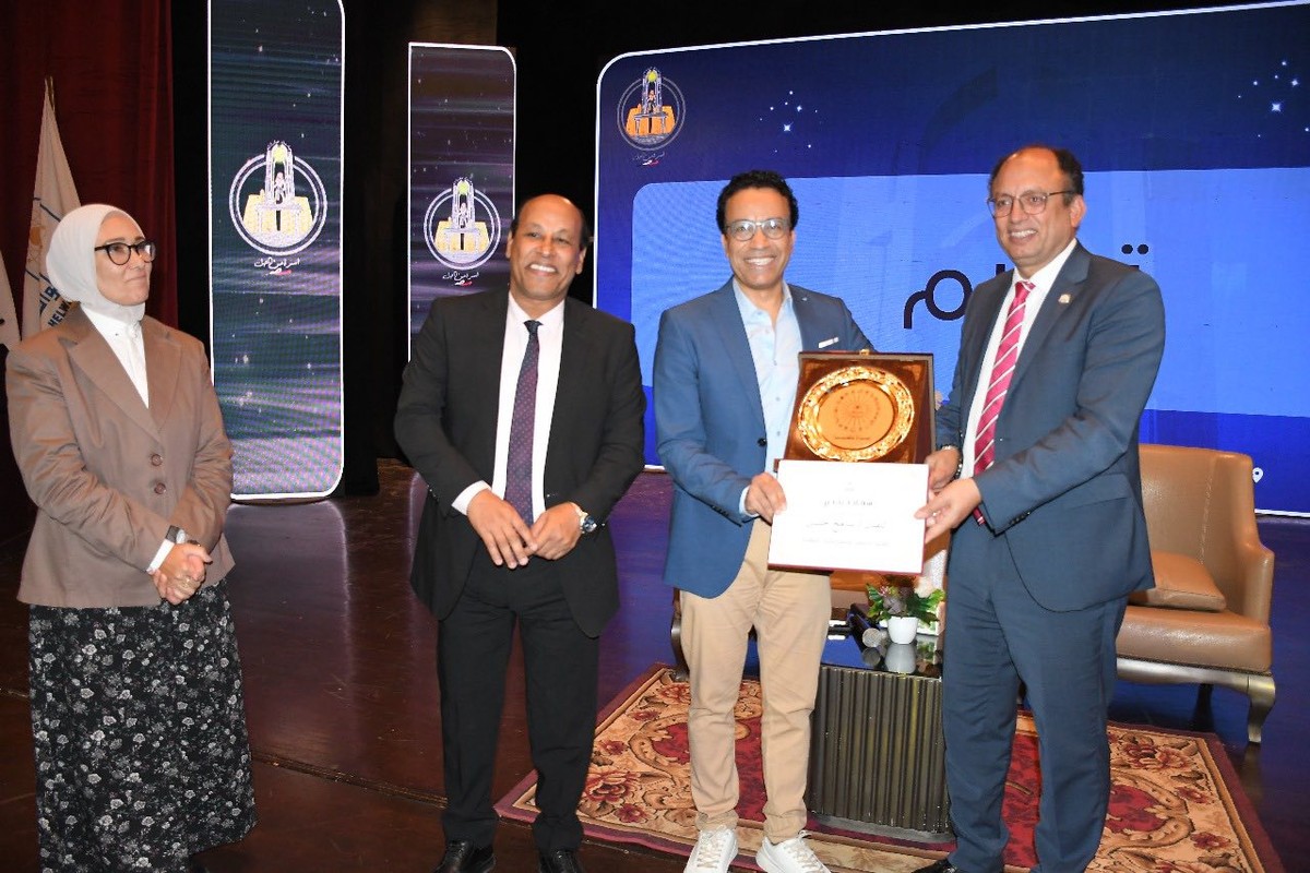 تكريم فتح باب الشائعات