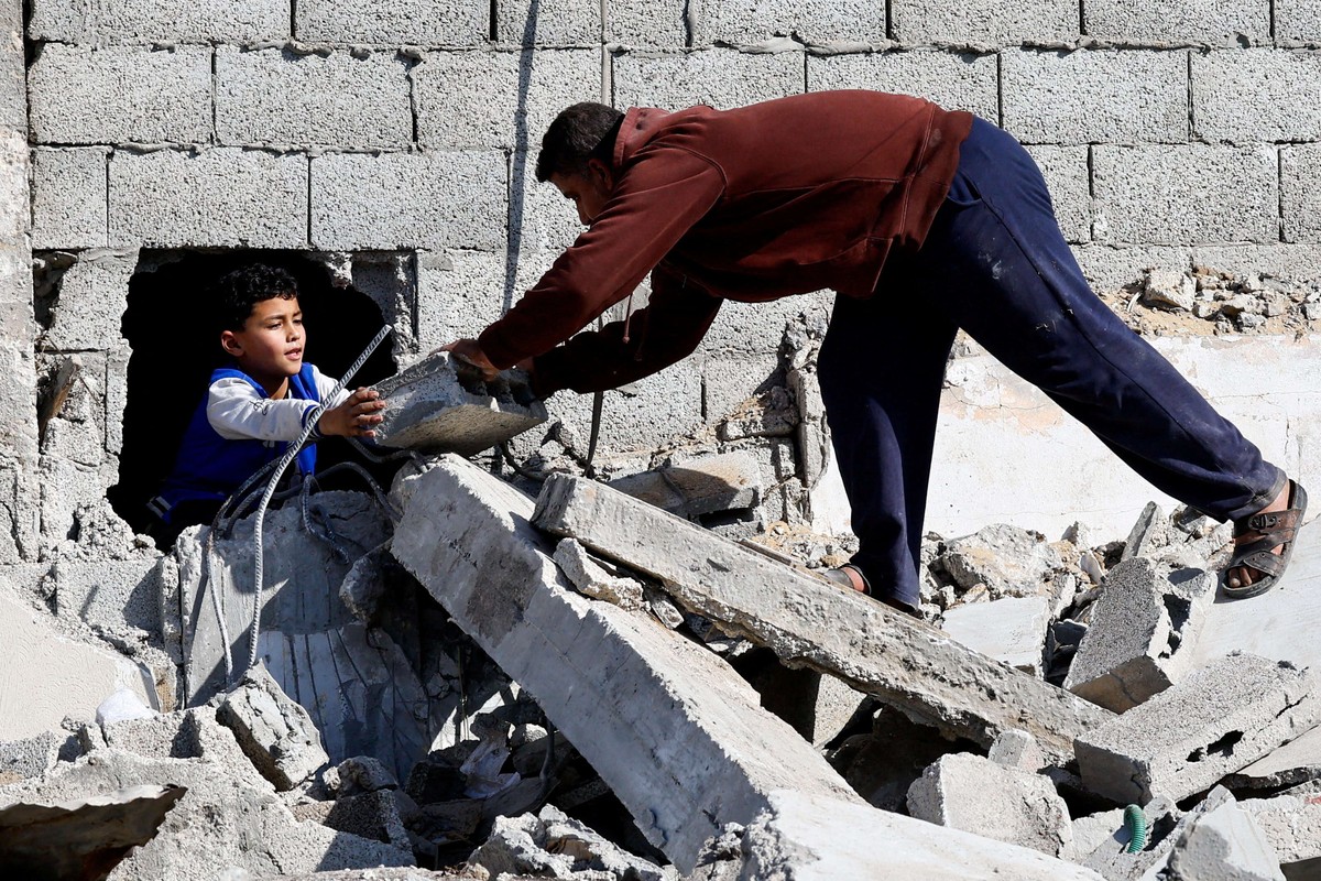 غزة تبحث عن فجر جديد ينهي المأساة 