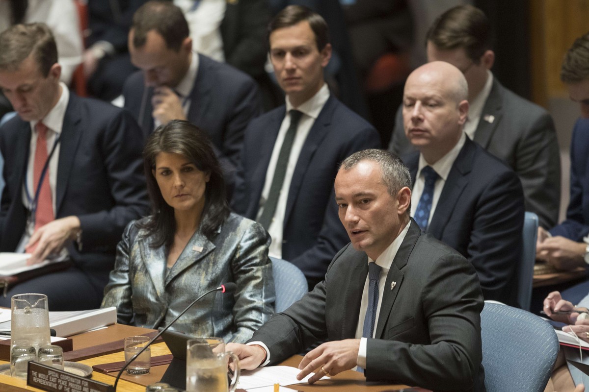 ملادينوف يجيد لغة الصفقات   