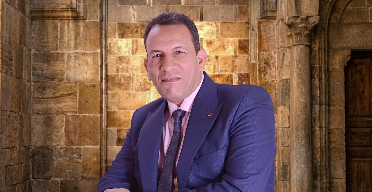 الكاتب حسن الحضري