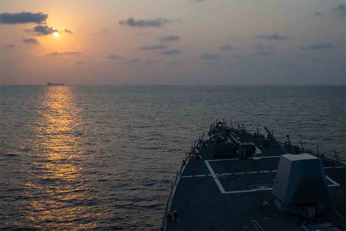 The US military says its warships in Gulf are assisting merchant traffic