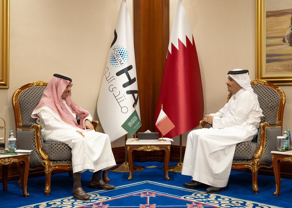 الامير فيصل بن فرحان والشيخ محمد بن عبدالرحمان في لقاء سابق