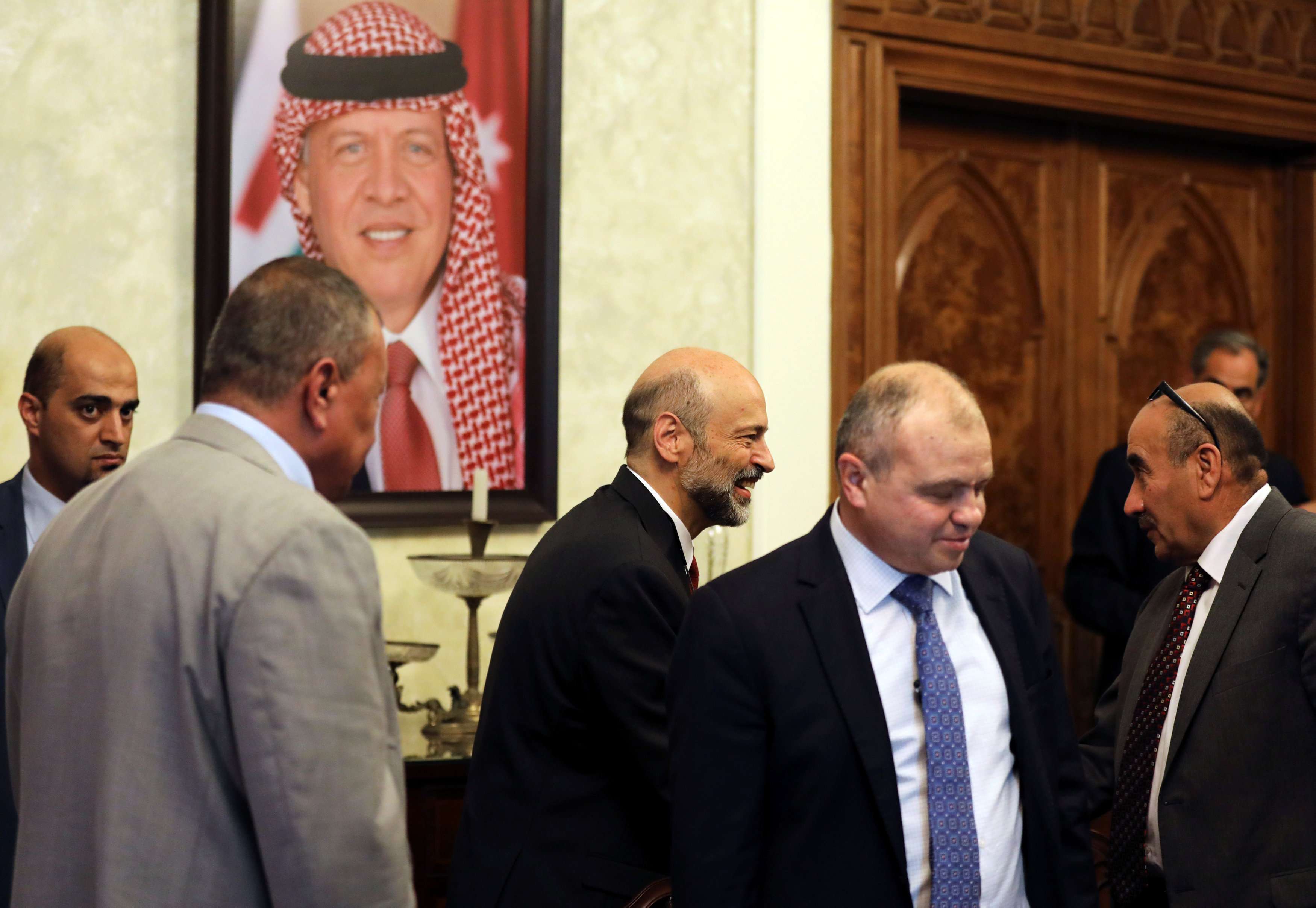 مشاورات مكثفة