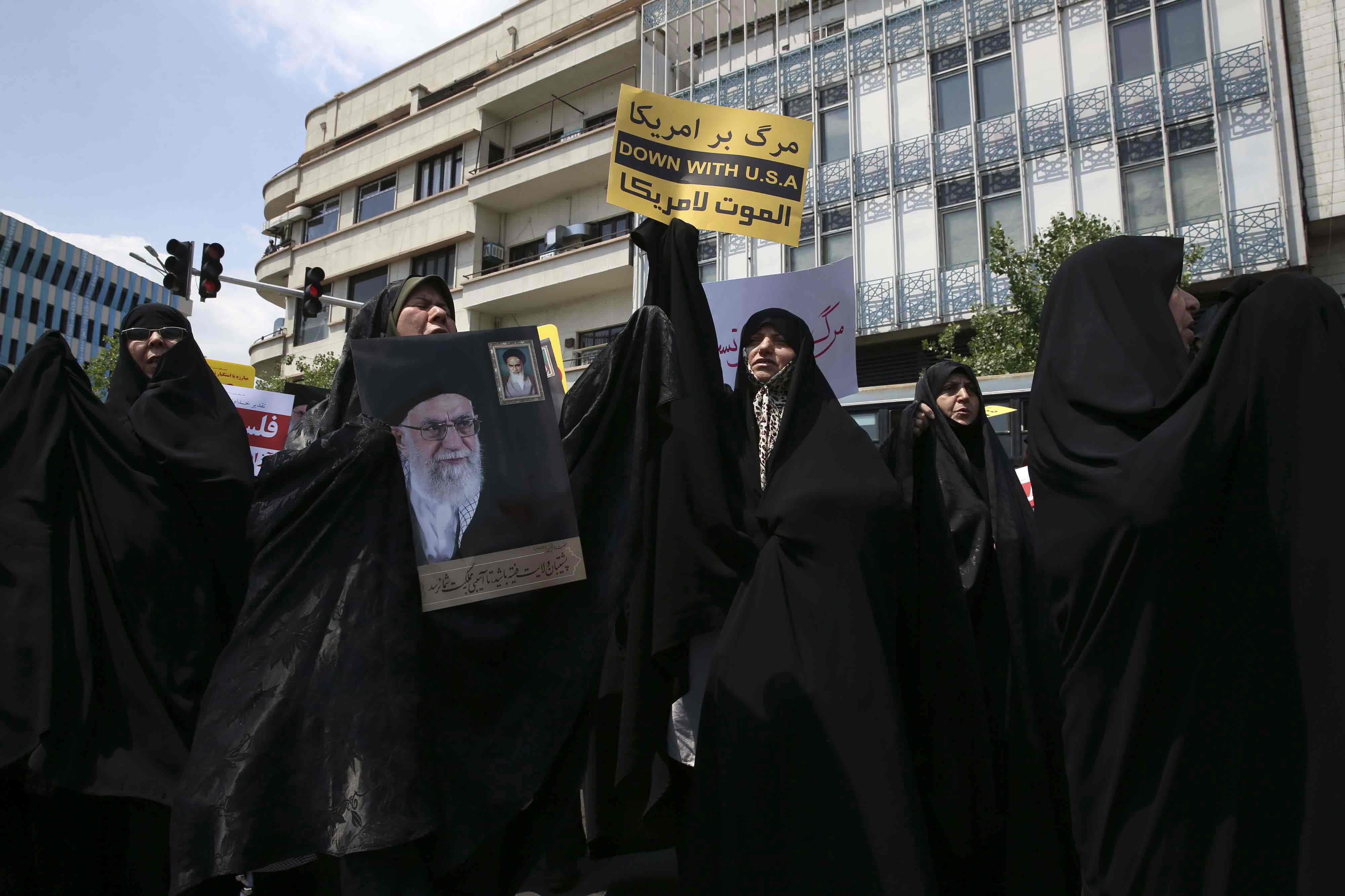 طهران تريد اخفاء ارتباكها