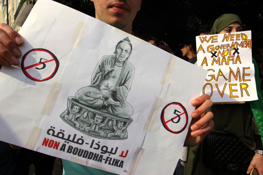 الجزائريون يخترقون جدار الخوف 