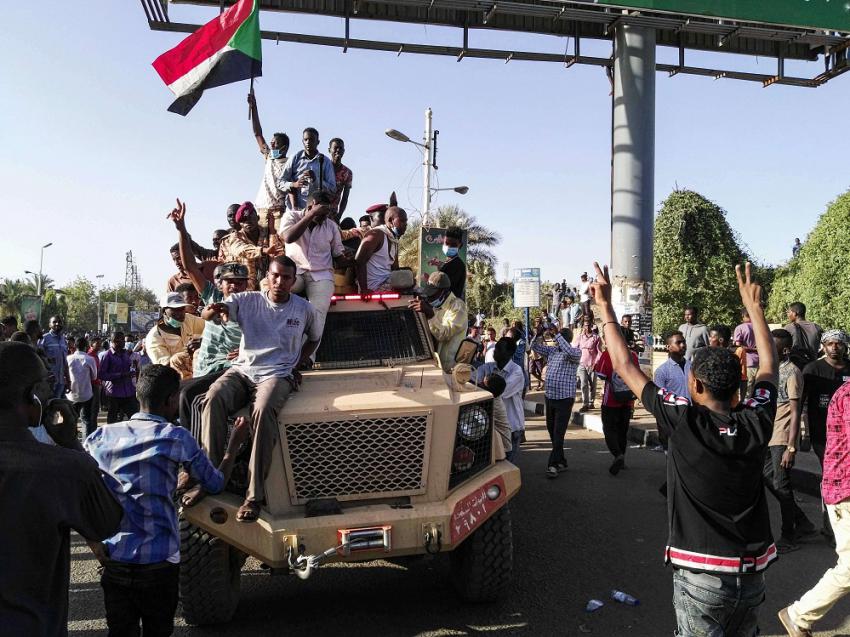 المتظاهرون في السودان