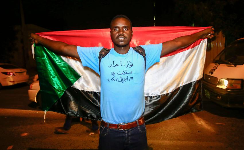 ارتياح بين المحتجين بعد 'تنازلات' الجيش