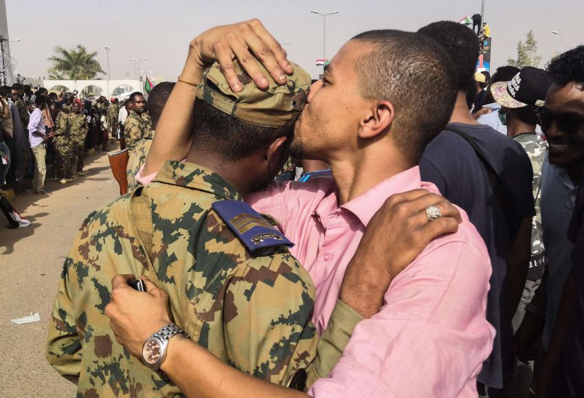 نحو اعادة الاستقرار سريعا الى السودان