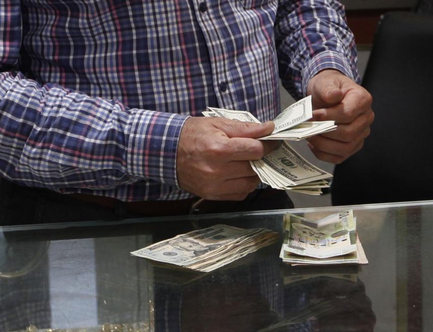 الدولار في البنك المركزي بطرابلس متوفر للأتراك دون الليبيين!