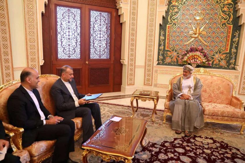 عبداللهيان يسلم سلطان عمان رسالة خطية من الرئيس الايراني