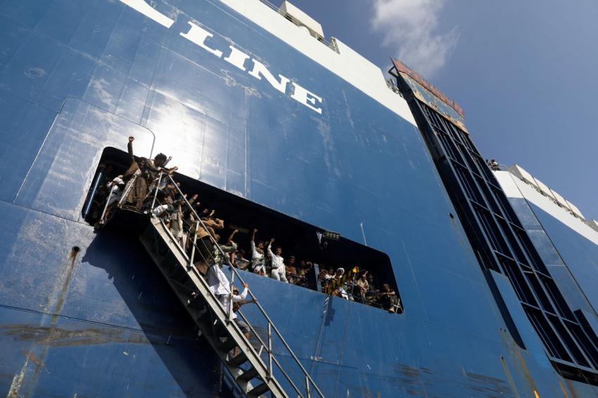 الحوثيون يتوعدون باستهداف البوارج الأميركية ردا على أي تصعيد في البحر الأحمر