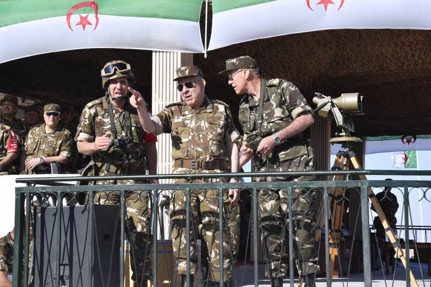 التغيير المفاجئ في قيادة المخابرات يشير إلى مسعى الجيش لتعزيز قبضته على الأجهزة الأمنية