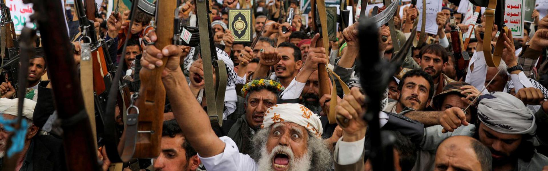 الحوثيون يلوحون بتعطيل الملاحة البحرية واستهداف المصالح الأميركية نصرة لايران