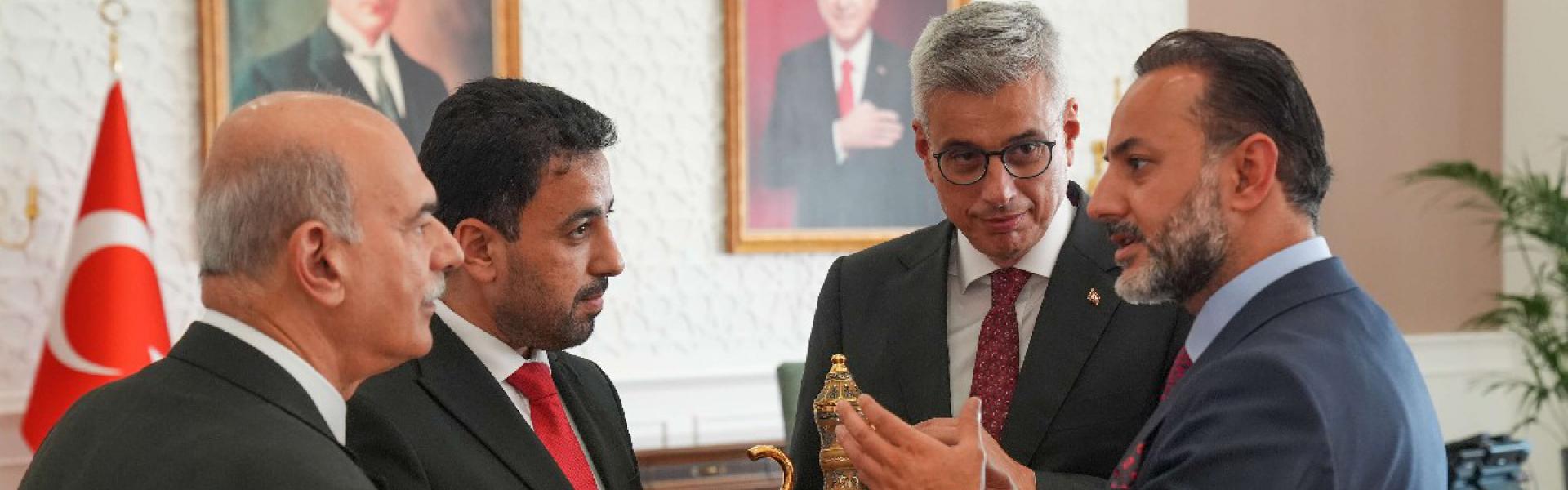 أنقرة تستقطب دمشق وعينها على كعكة إعادة الإعمار  