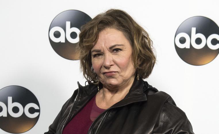 تغريدة عنصرية لروزان بار