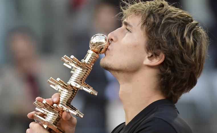 زفيريف يحتفل بلقب مدريد للماسترز 