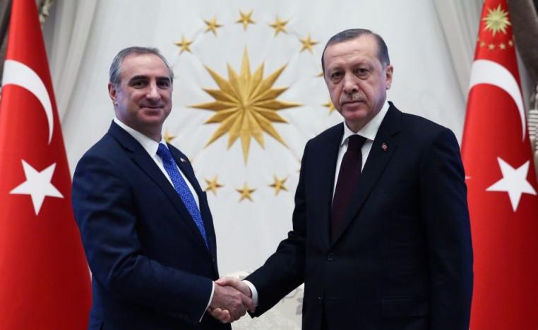 الرئيس التركي رجب طيب اردوغان والسفير الاسرائيلي لدى أنقرة نيتان نائيه 