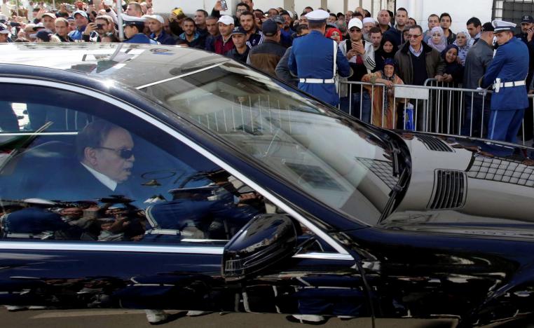 بوتفليقة محاط بدائرة من المصالح الشخصية