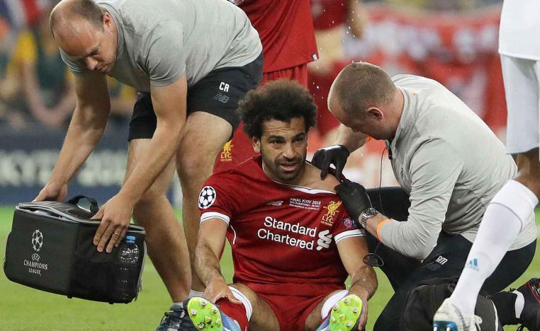 محمد صلاح دقائق بعد اصابته