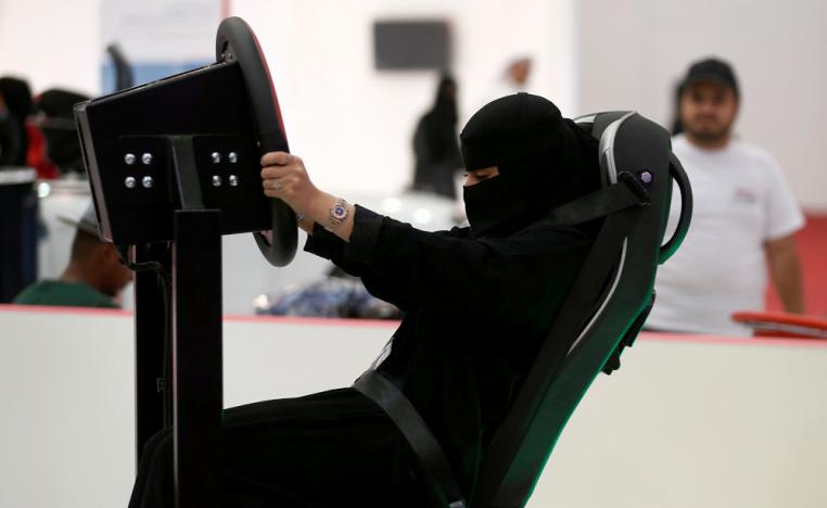 السعوديات يجربن قيادة السيارات