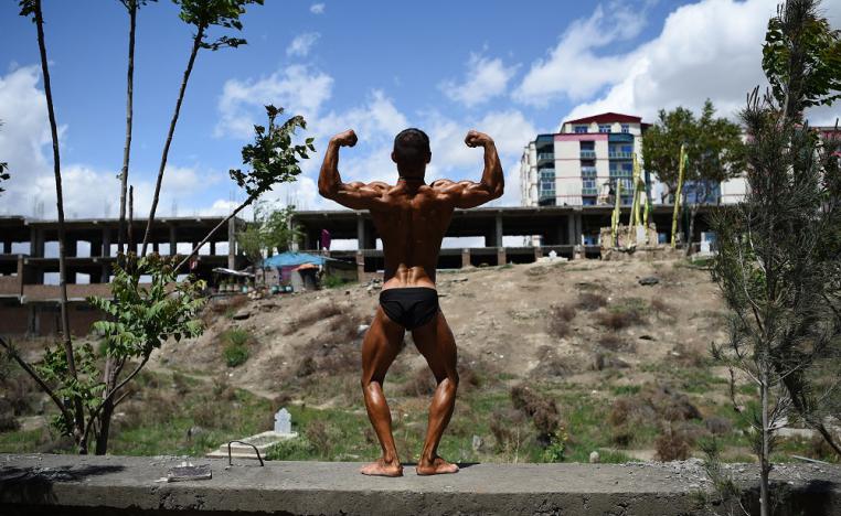 كمال الأجسام لتخفيف التوتر لدى الشباب الأفغان