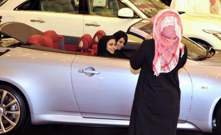 كيف ينظر الرجال في السعودية إلى قيادة النساء للسيارات!