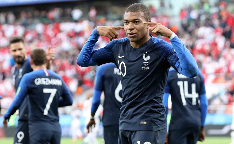 مبابي يكتب التاريخ في روسيا