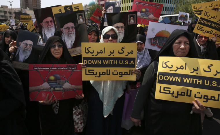 متظاهرون إيرانيون يرفعون شعارات معادية لأميركا وإسرائيل