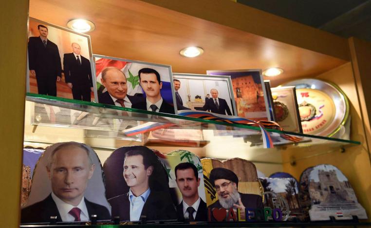 محل لبيع التذكاريات يعرض صورا لبوتين والأسد ونصرالله