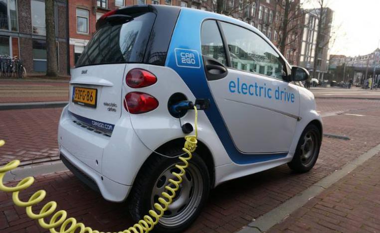 سيارة كهربائية