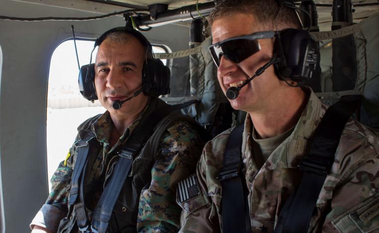 جندي أميركي وآخر من سوريا الديمقراطية