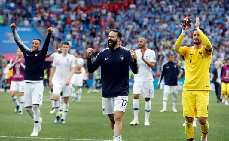 رامي عادل وشريكته نجما المدرجات في المونديال