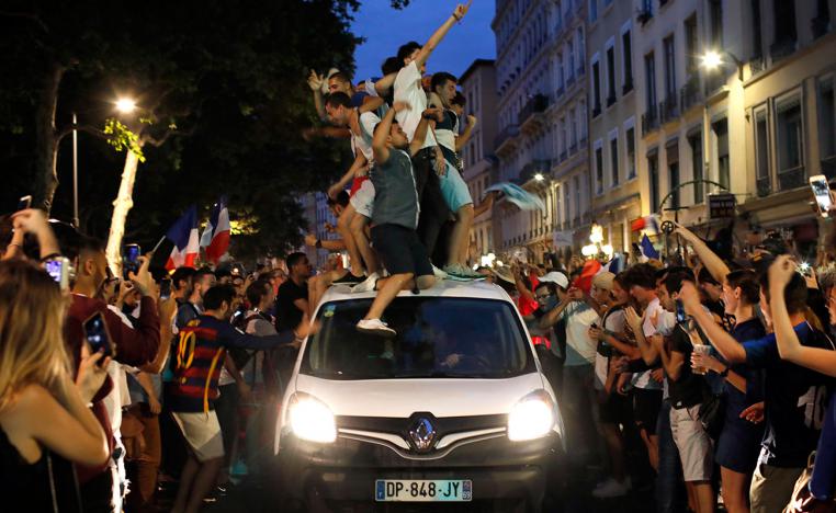 فرنسا بتفرح بالاقتراب من الكأس الغالية