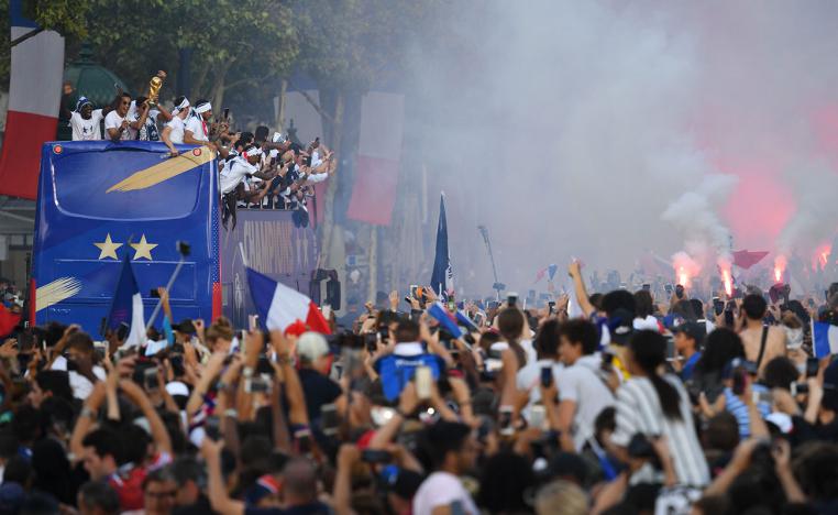 فرنسا ترسم النجمة الثانية على قميصها الأزرق