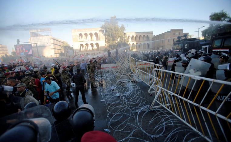المحتجون العراقيون في ساحة التحرير وسط بغداد