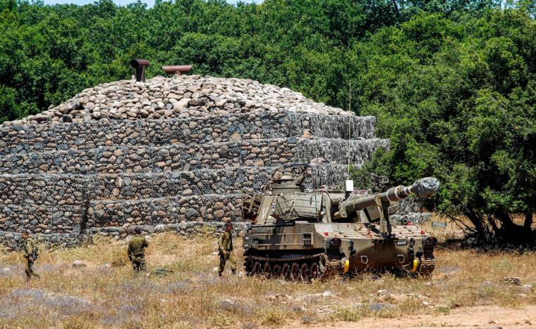 دبابة وجنود اسرائيليون في الجولان المحتل