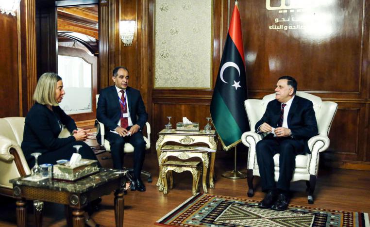 وزيرة خارجية الاتحاد الأوروبي فيديريكا موغيريني ورئيس حكومة الوفاق الليبية فايز السراج