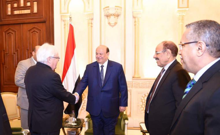 الرئيس اليمني عبدربه منصور هادي في لقاء سابق مع الوسيط الأممي مارتن غريفيث