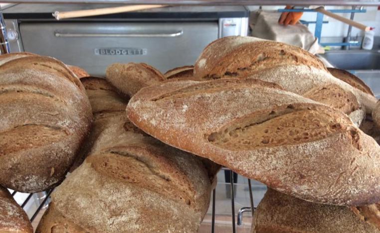 خبز صديق للمعدة والبيئة من فرن لبناني