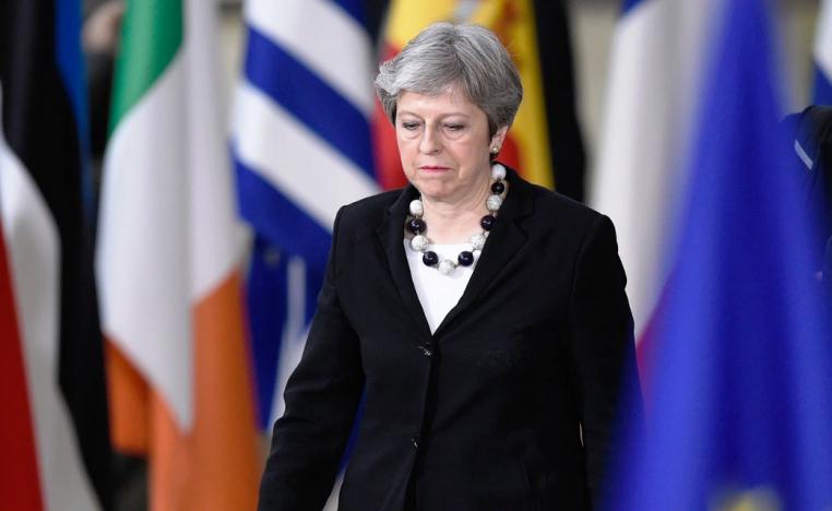 رئيسة الوزراء البريطانية تيريزا ماي تواجه فترة عصيبة