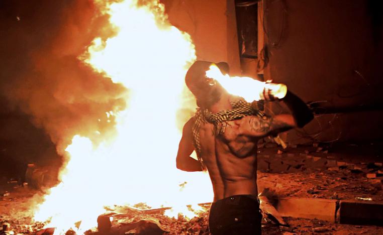 غضب أمام مبنى محافظة البصرة