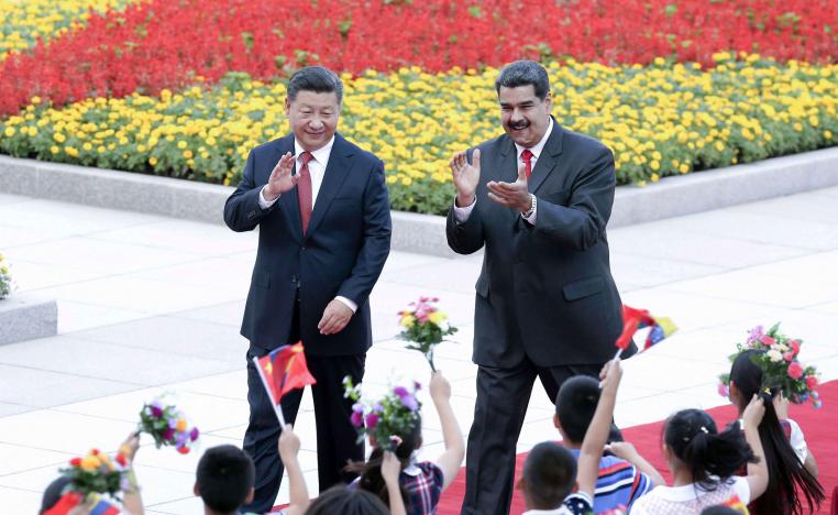 الرئيس الفنزويلي نيكولاس مادورو مع نظيره الصيني شي جينبينغ