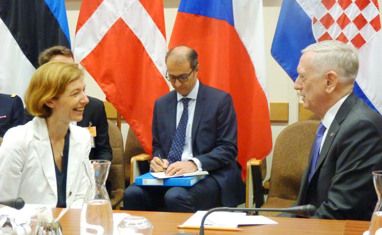 وزيرة الدفاع الأميركية فلورنس بارلي في مباحثات سابقة مع نظيرها الأميركي جيم ماتيس