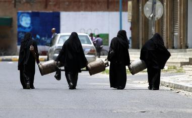 اتهامات للحوثيين بالوقوف وراء أزمة الوقود لتحقيق مكاسب مالية