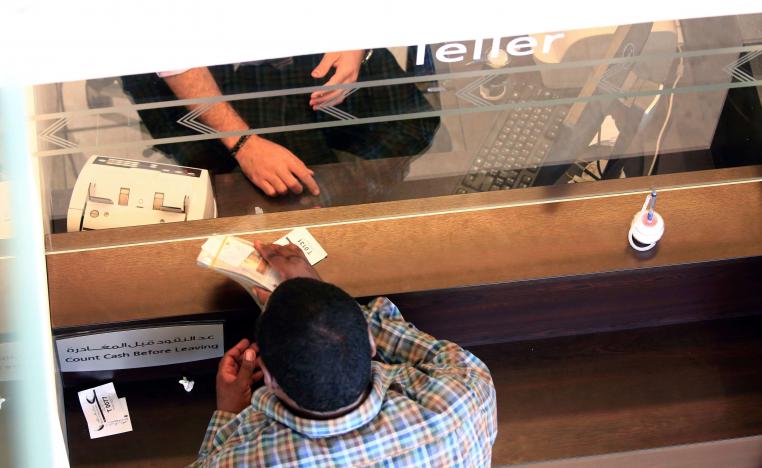 النظام المصرفي الرسمي خارج السوق الحقيقية